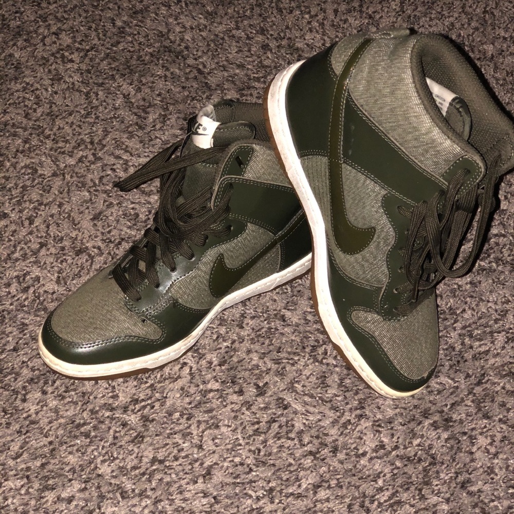 Shoes - Picture 2 of 2